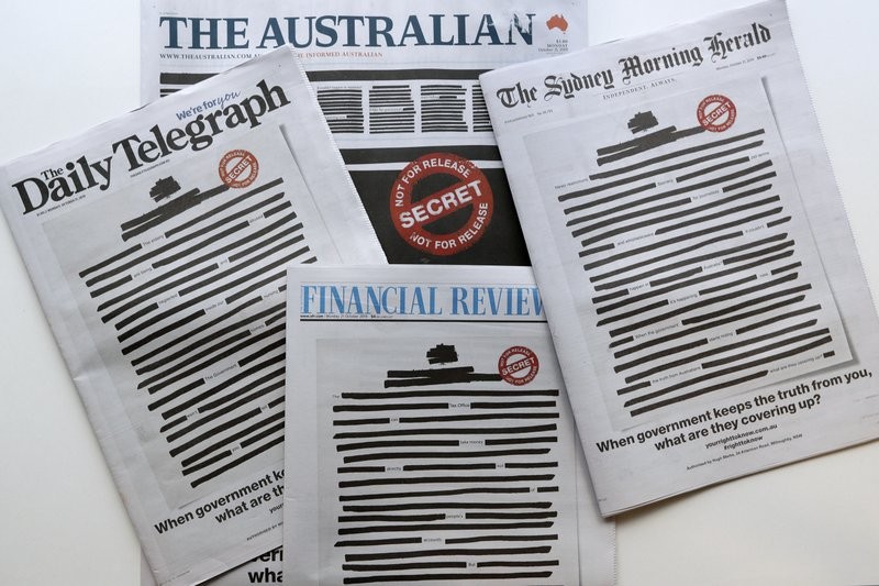 Các báo Úc đồng loạt bôi đen trang bìa để phản đối chính phủ