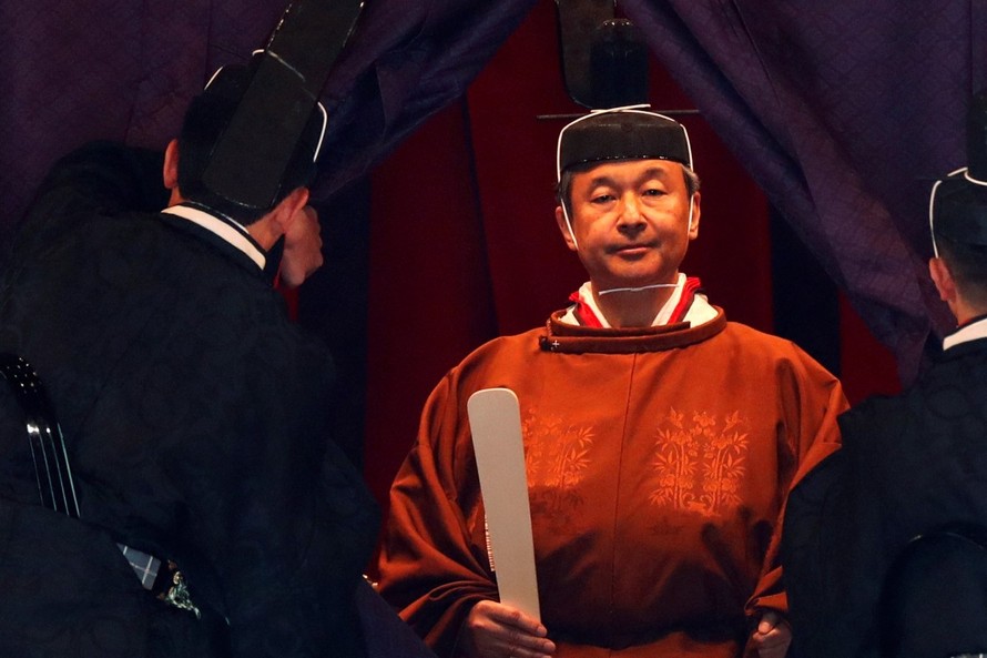 Nhà Vua Nhật Bản Naruhito trong lễ đăng quang hôm nay. (Ảnh: Reuters)