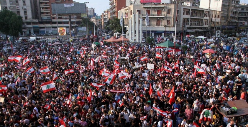 Người biểu tình ở Tripoli biểu tình phản đối chính phủ hôm 22/10. (Ảnh: Reuters)