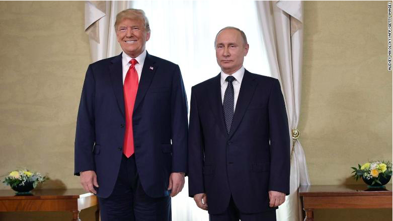 Tổng thống Mỹ Donald Trump và Tổng thống Nga Vladimir Putin trong cuộc gặp ở Helsinki tháng 7/2018. (Ảnh: CNN)
