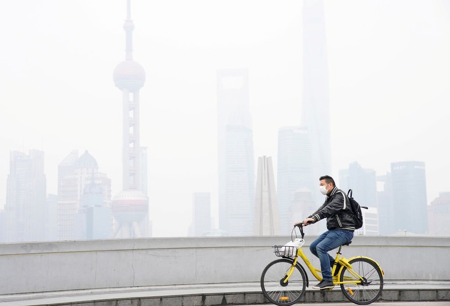Một ngày ô nhiễm ở TP Thượng Hải, Trung Quốc, năm 2017. (ảnh: Reuters) 