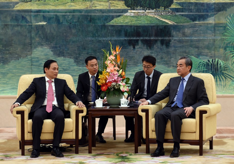 Thứ trưởng Lê Hoài Trung hội kiến Bộ trưởng Ngoại giao Trung Quốc Vương Nghị. (Ảnh: BNG) 