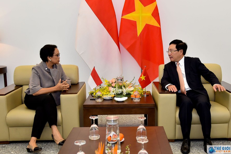 Phó Thủ tướng Phạm Bình Minh và Bộ trưởng ngoại giao Indonesia Retno Marsudi trong cuộc gặp ngày 23/12. (Ảnh: baoquocte)