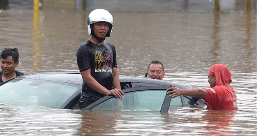 Jakarta đang bị ngập lụt nghiêm trọng. (Ảnh: EPA)