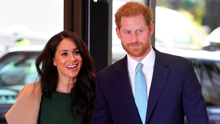 Vợ chồng Hoàng tử Harry sẽ rút khỏi Hoàng gia Anh để sống cuộc sống độc lập. (Ảnh: Sky News)