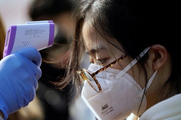 Số người nhiễm và tử vong vì virus corona ở Trung Quốc đang tăng với tốc độ chóng mặt. (Ảnh: Reuters)