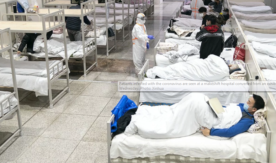 Trong một bệnh viện dã chiến ở Vũ Hán. (Ảnh: Xinhua)