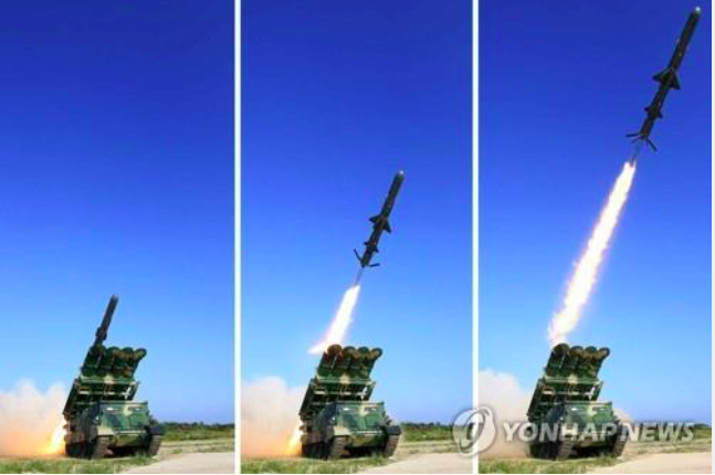 Các tên lửa được Triều Tiên phóng năm 2017. (Ảnh: Yonhap)