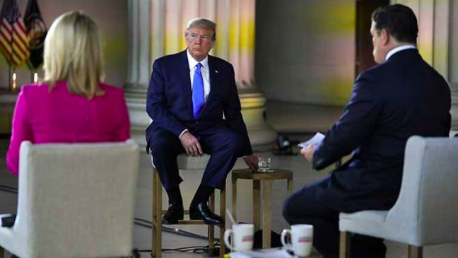 Tổng thống Mỹ Donald Trump trong cuộc trả lời phỏng vấn Fox News tại Nhà tưởng niệm Lincoln ngày 3/5. (Ảnh: AP)