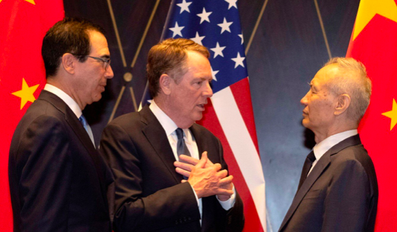 Các trưởng đoàn đàm phán thương mại của Mỹ và Trung Quốc vẫn cam kết sẽ thực thi thoả thuận thương mại giai đoạn 1. (Ảnh: Reuters)