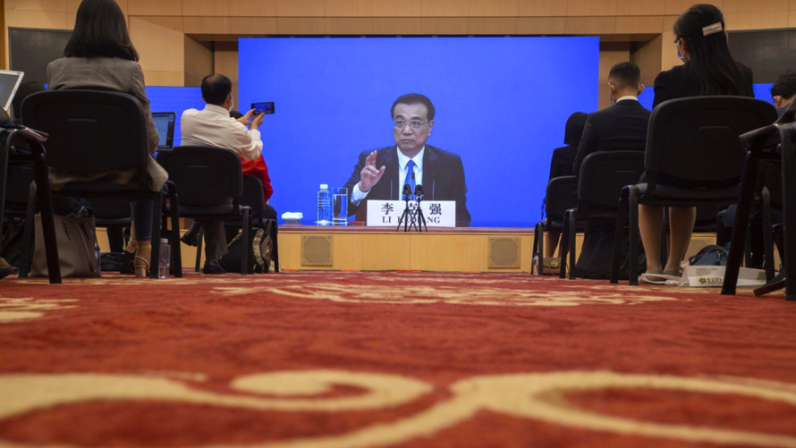 Thủ tướng Trung Quốc Lý Khắc Cường chủ trì họp báo sau kỳ họp của quốc hội. (Ảnh: AP
