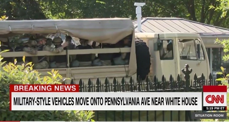 Biểu tình nghiêm trọng, xe quân sự chở lính Mỹ tiến đến Nhà Trắng