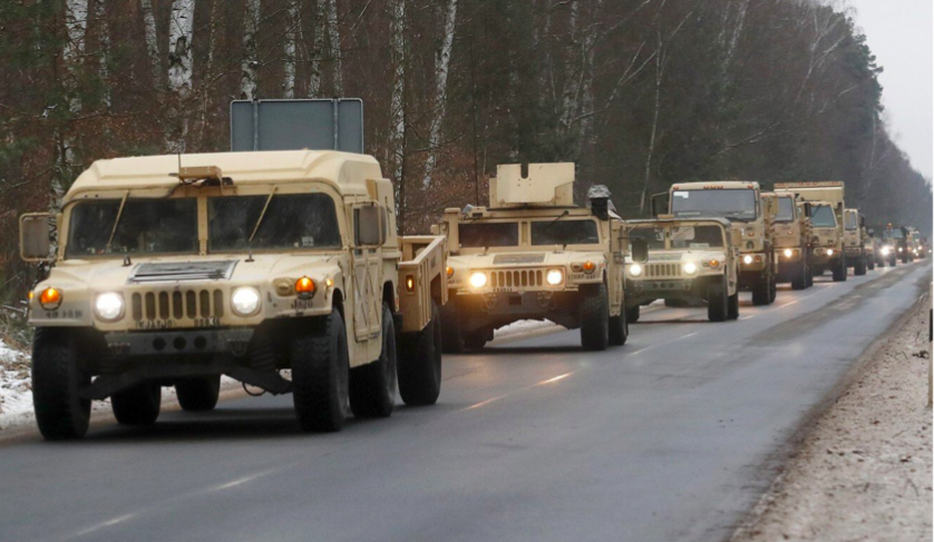 Một đoàn xe quân sự Mỹ di chuyển gần Lehnin, Đức. (Ảnh: EPA)