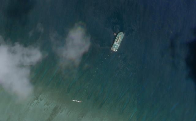 Ảnh vệ tinh cho thấy con tàu Tian Yi Hai Gong của Trung Quốc ở phía bắc đảo Cây thuộc quần đảo Hoàng Sa ngày 4/6