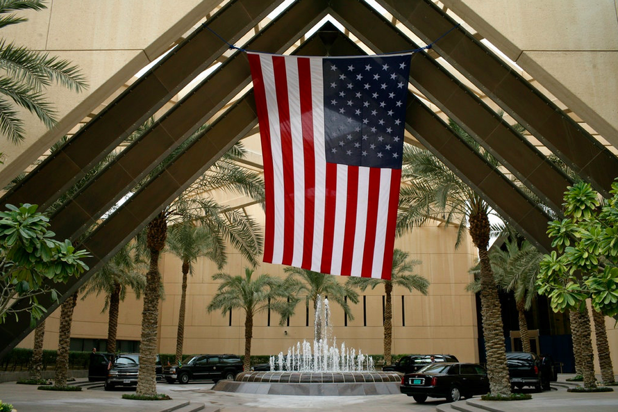 Trước Đại sứ quán Mỹ ở Riyadh. (Ảnh: Getty Images)
