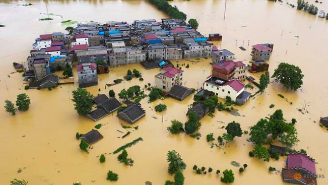 Nhà cửa và ruộng đồng ở tỉnh Giang Tây ngập trong nước hôm 8/7. (Ảnh: China Daily)