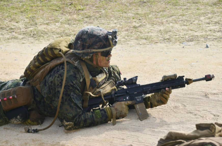 Một lính thuỷ đánh bộ Mỹ tham gia đợt tập trận chung với lực lượng Nhật Bản trên đảo Okinawa. (Ảnh: Kyodo)