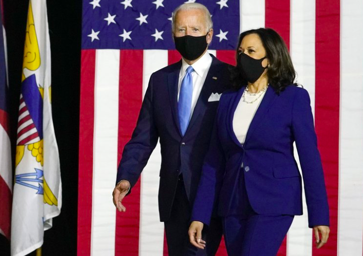 Ông Biden và bà Harris trong cuộc vận động cử tri chung đầu tiên ở Delaware ngày 12/8. (Ảnh: AP)