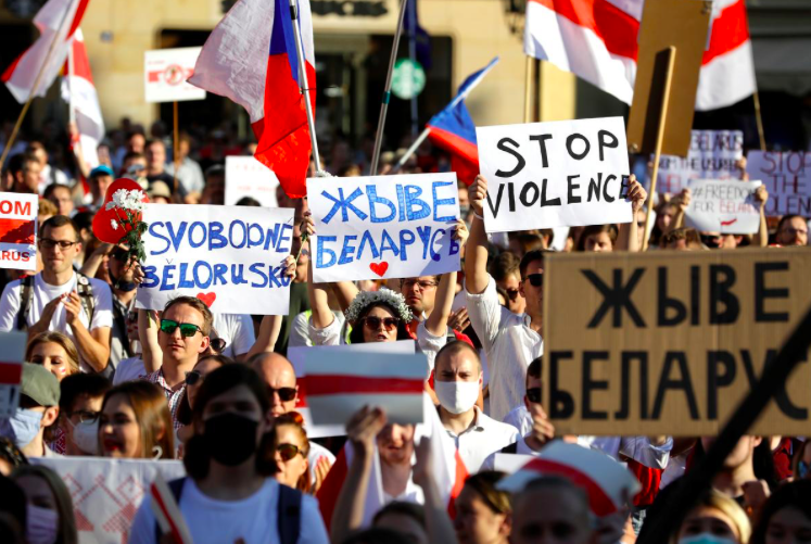 Biểu tình ở Minsk ngày 16/8. (Ảnh: Reuters)