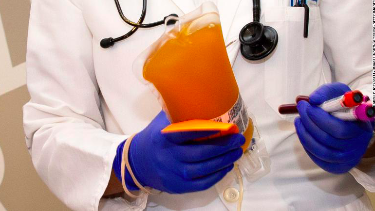 Phương pháp dùng huyết tương bị hạn chế về nguồn cung vì phải phụ thuộc vào người hiến tặng. (Ảnh: CNN)