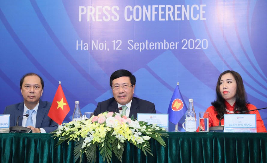 Phó Thủ tướng Phạm Bình Minh chủ trì họp báo. (Ảnh: Như Ý)