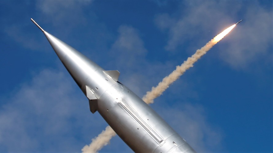 Một tên lửa được phóng đi từ hệ thống S-300V4 của Nga. (Ảnh: Reuters)