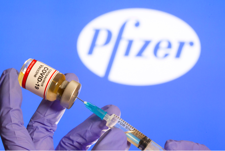 Mới chỉ có vắc-xin COVID-19 của hãng Pfitzer được cấp phép tiêm chủng ở Anh, Mỹ và sắp tới là EU. (Ảnh: Reuters)