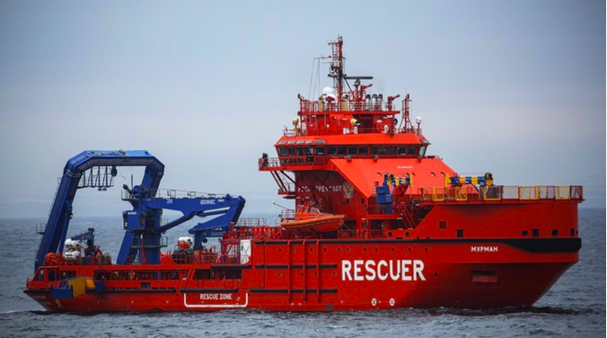 Một tàu cứu hộ trên vùng biển Barents