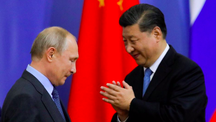Tổng thống Nga Vladimir Putin và Chủ tịch Trung Quốc Tập Cận Bình trong một dịp gặp. (Ảnh: AP)