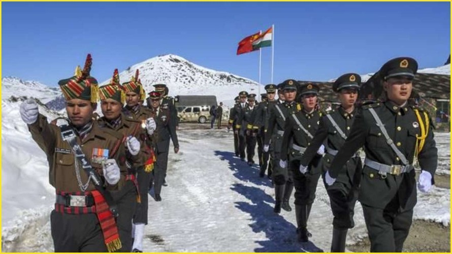 Lính biên phòng Ấn Độ và Trung Quốc đi tuần ở vùng thung lũng Galway. (Ảnh: AP)