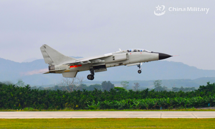Một máy bay chiến đấu của Chiến khu Nam bộ thuộc quân đội Trung Quốc. (Ảnh: China Military Online)