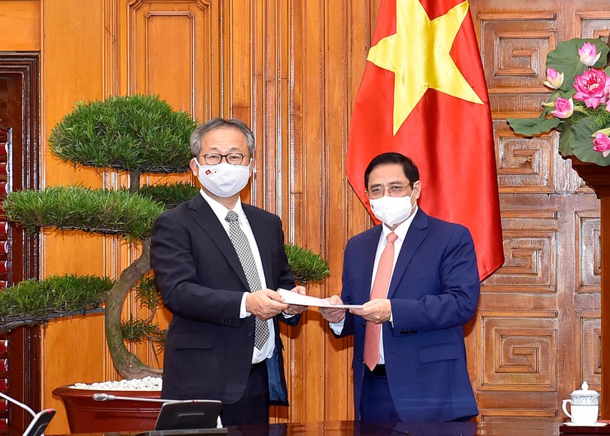 Đại sứ Nhật Bản chuyển thông điệp cho Thủ tướng Phạm Minh Chính. (Ảnh: Mofa)