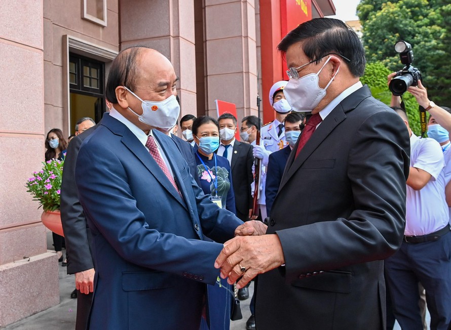 Chủ tịch nước Nguyễn Xuân Phúc đón tiếp Tổng Bí thư, Chủ tịch nước Lào Thongloun Sisoulith. (Ảnh: Như Ý)