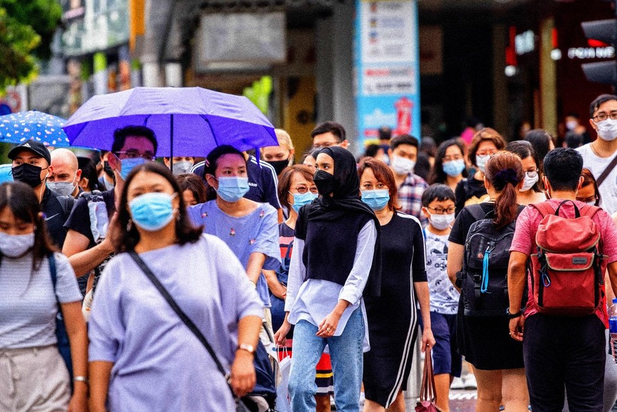 Singapore chủ trương sống chung với COVID-19 như với bệnh cúm. (Ảnh: Telegraph)