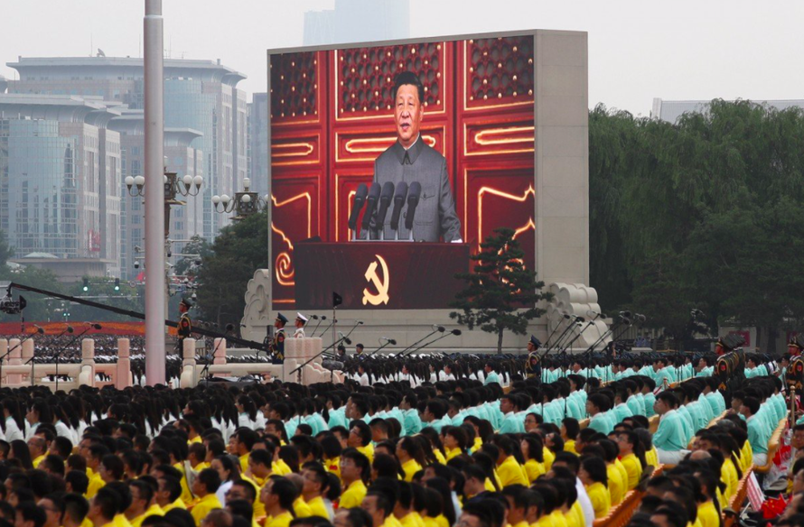 Ông Tập Cận Bình đọc bài phát biểu trên quảng trường Thiên An Môn. (Ảnh: Reuters)
