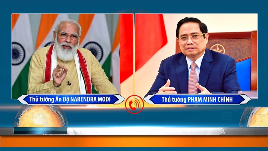 Thủ tướng Phạm Minh Chính (phải) và Thủ tướng Ấn Độ Narendra Modi. (Ảnh: Mofa)