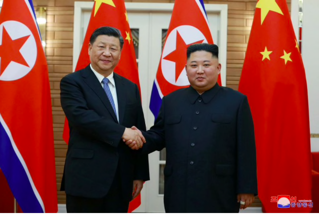 Chủ tịch Trung Quốc Tập Cận Bình và Chủ tịch Triều Tiên Kim Jong Un trong cuộc gặp năm 2019. (Ảnh: KCNA)