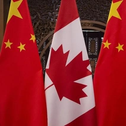 Quốc kỳ Trung Quốc và Canada. (Ảnh: Reuters)