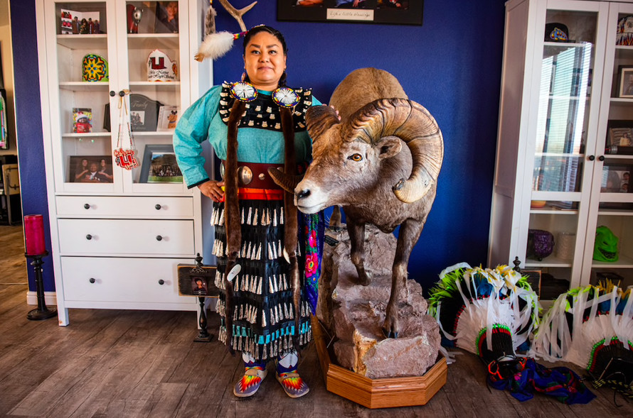 Chị Ramalda Mountainlion, một phụ nữ thổ dân sống trong khu bảo tồn thuộc bang Utah. (Ảnh: National Geographic)