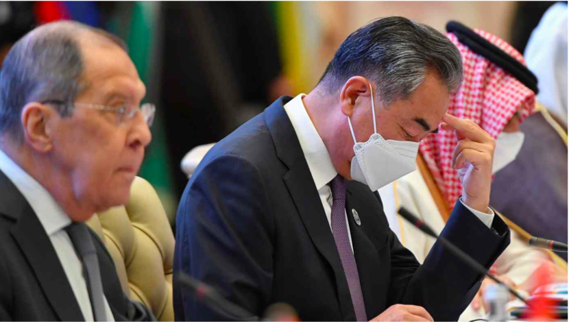 Ngoại trưởng Nga Sergei Lavrov và Ngoại trưởng Trung Quốc Vương Nghị dự hội nghị tại Uzbekistan ngày 16/7. (Ảnh: Reuters)