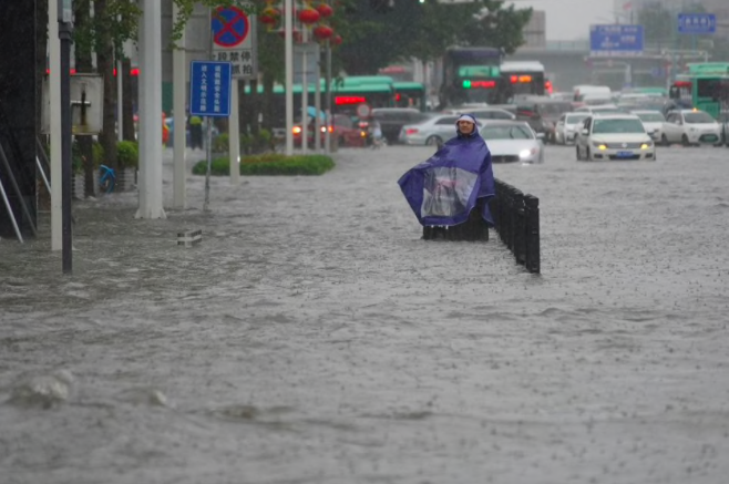 Một tuyến phố bị ngập nước ở Hà Nam. (Ảnh: Reuters)
