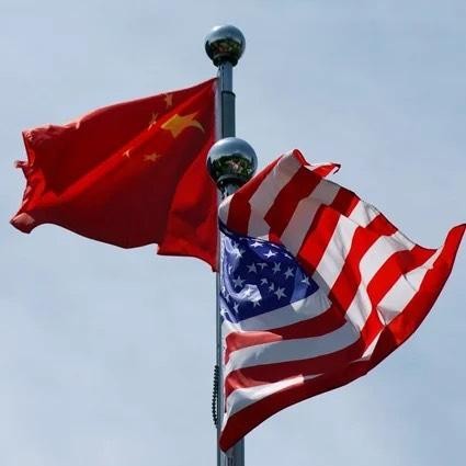Quốc ký Mỹ và Trung Quốc. (Ảnh: Reuters)
