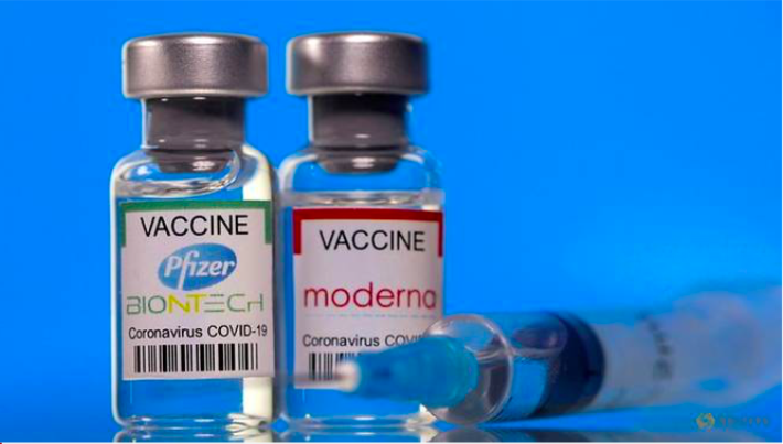 Hai liều vắc-xin của Pfizer và Moderna. (Ảnh: Reuters)