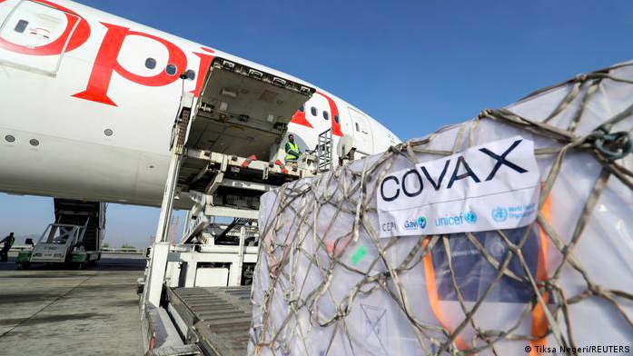 COVAX đang phân phối để bảo đảm các quốc gia nghèo được tiếp cận vắc-xin. (Ảnh: Reuters)
