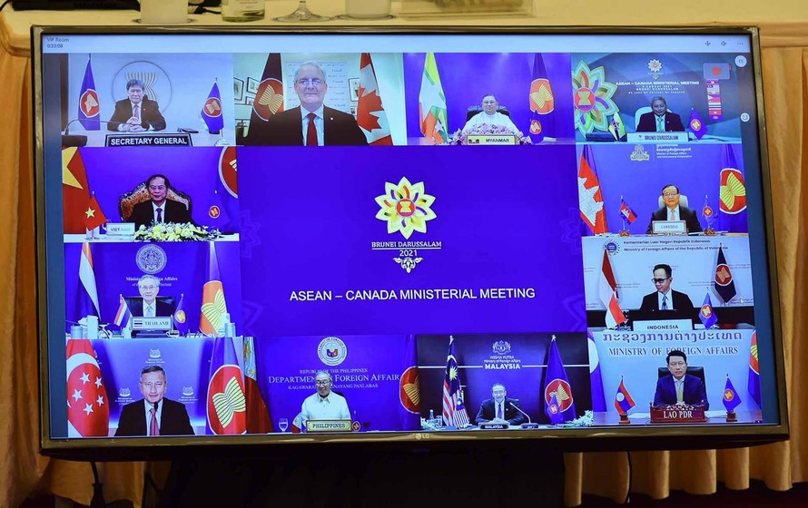 Các Bộ trưởng ngoại giao ASEAN và Canada dự hội nghị trực tuyến ngày 5/8. (Ảnh: Mofa)