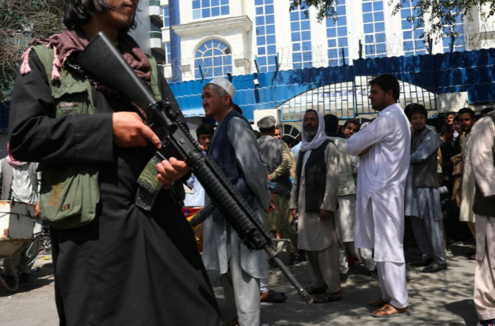 Các tay súng Taliban trên đường phố Afghanistan ngày 4/9. (Ảnh: Reuters)