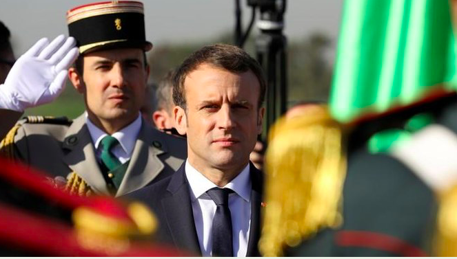 Tổng thống Pháp Emmanuel Macron trong chuyến thăm Algeria năm 2017. (Ảnh: Reuters)