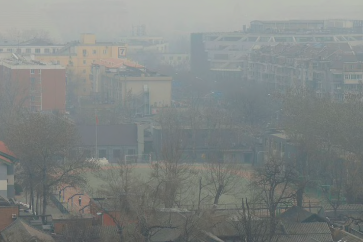 Khói mù dày đặc bao trùm thủ đô Bắc Kinh, Trung Quốc. (Ảnh: Reuters)