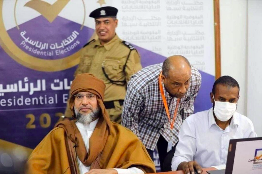 Seif al-Islam (trái) là một trong những người con của cố lãnh đạo Libya Muammar Gaddafi. (Ảnh: Uỷ ban bầu cử Libya)