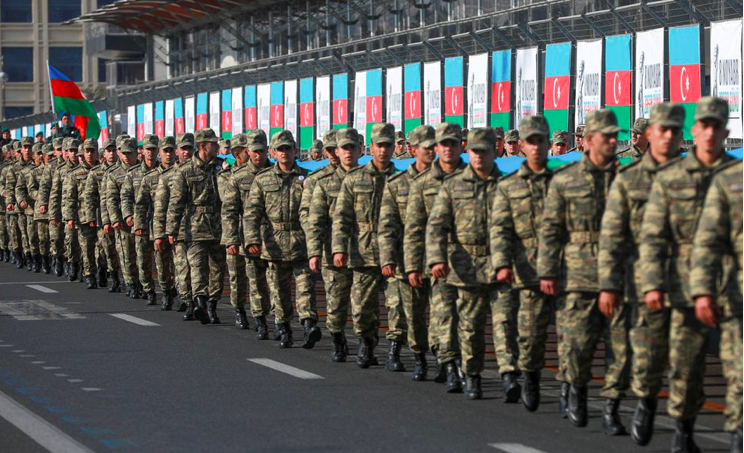Binh lính Azerbaijan tham gia sự kiện ăn mừng kết thúc xung đột ở Nagorno-Karabakh năm 2020. (Ảnh: Reuters)